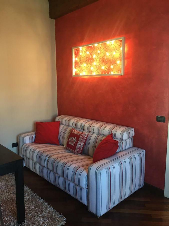 Feeling At Home - Varese Apartment Εξωτερικό φωτογραφία