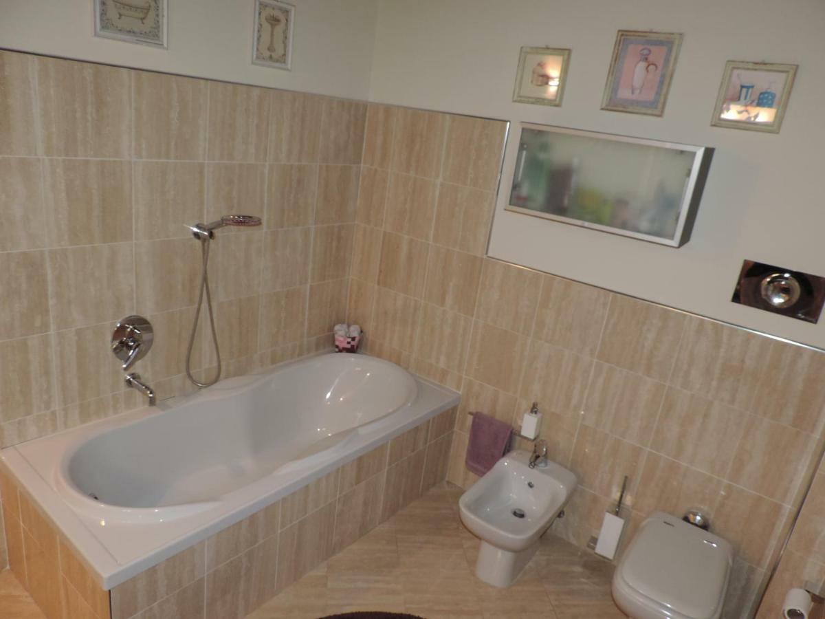 Feeling At Home - Varese Apartment Εξωτερικό φωτογραφία